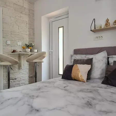 Studio Apartman Grzetic 실로