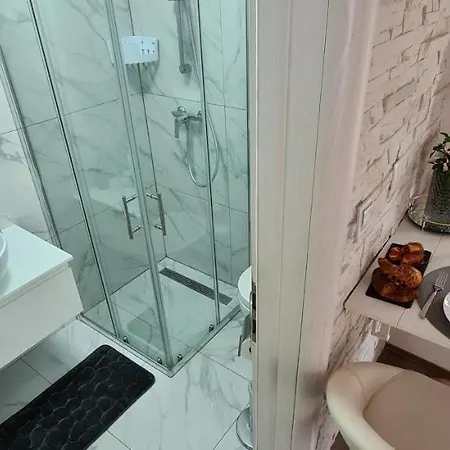 Studio Apartman Grzetic 실로